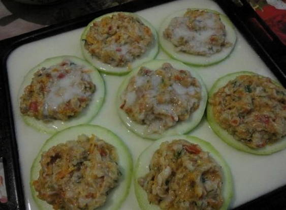 Кабачки кружочками с фаршем в духовке