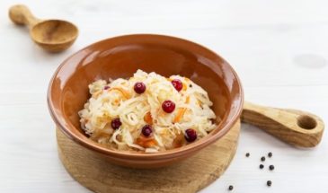 Квашеная капуста с клюквой по рецепту Евгения Клопотенко