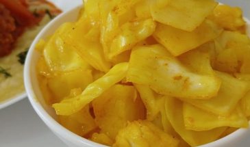 Рецепт: Капуста по-корейски — Яркая красивая маринованная капуста с куркумой.