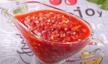 Без варки, сахара и уксуса: рецепт острого соуса канкочи (видео)
