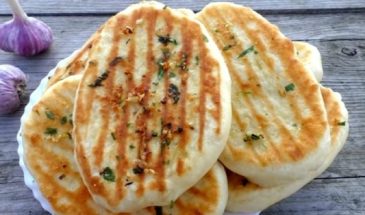 Чесночные лепешки на кефире