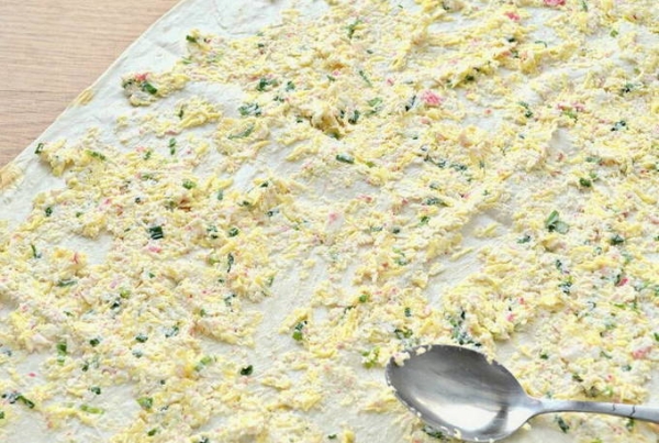 Лаваш с крабовыми палочками и сыром