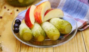 Заготовка на зиму: рецепт маринованных огурцов с яблоком