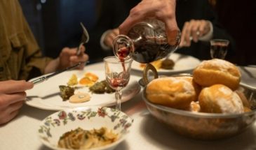 Закуски на пасхальный стол: что подавать к красному вину и к кагору