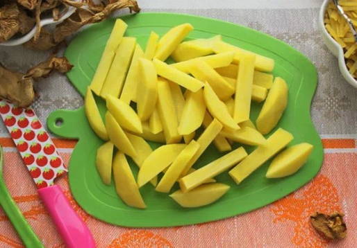 Суп с лисичками