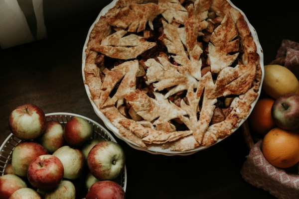 Используем запасы: как приготовить быстрый пирог с яблоками
