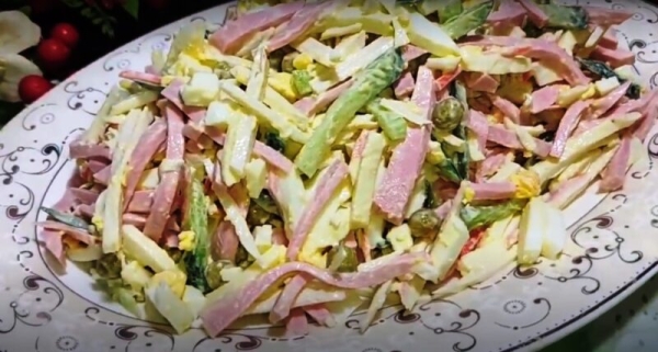 Самый вкусный салат с крабовыми палочками. Быстрый закусочный салат для любого случая