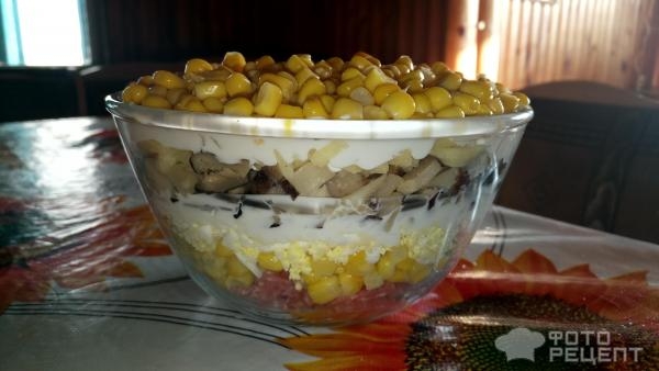 Рецепт: Салат с солеными грибами - с кукурузой