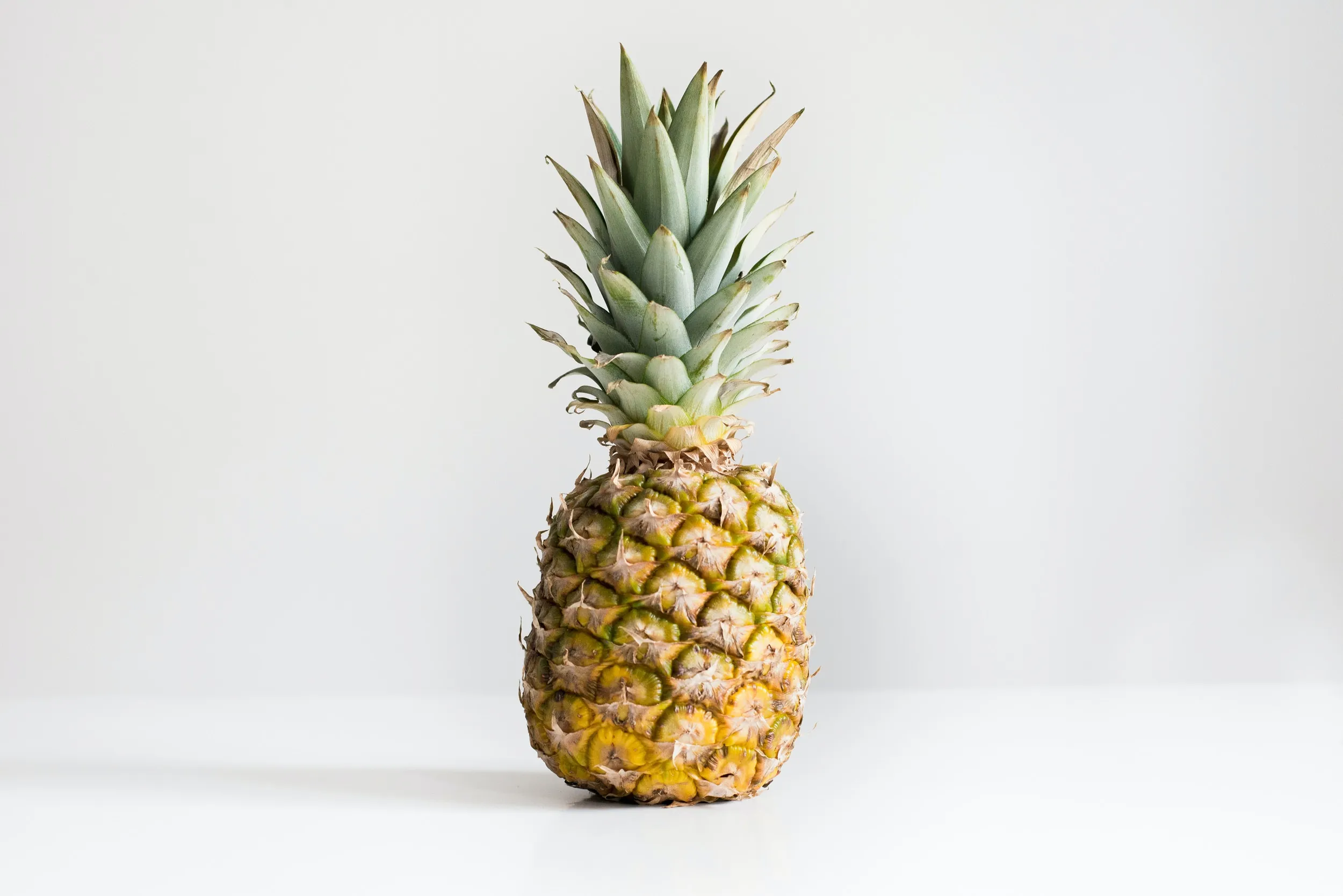 Простые советы меняют жизнь: как правильно чистить ананас