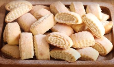 Печенье на кефире — всегда беспроигрышный вариант. Как приготовить нежное слоёное печенье
