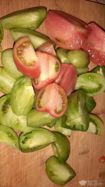 Рецепт: Салат из зеленых помидор без обработки — По домашнему