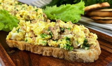 Вкусная закуска на праздник или завтрак. Не успеваю готовить бутерброды с такой намазкой