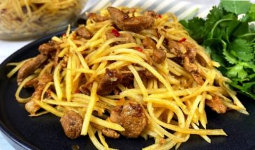 Гости съедают этот салат не дождавшись горячего. Вкусно и просто из обыкновенной картошки и мяса