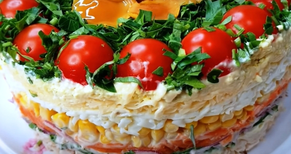 Вкусно, нежно и по-домашнему. Лучший салат на праздничном столе