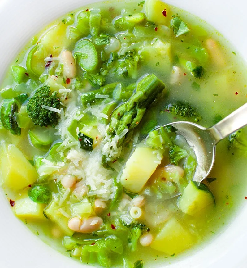 Международный день супа: подборка легких весенних блюд из сезонных продуктов