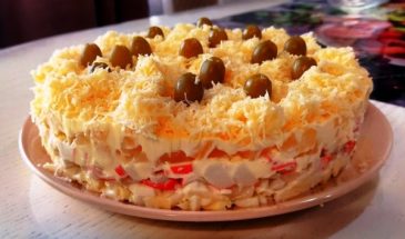 Салат шедевр из обычных крабовых палочек. Станет украшением для любого праздничного банкета