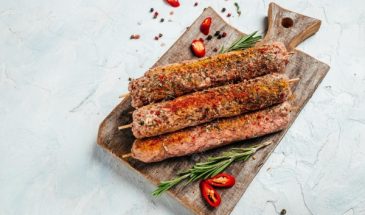 Люля-кебаб по всем традициям: готовим мясное блюдо выходного дня