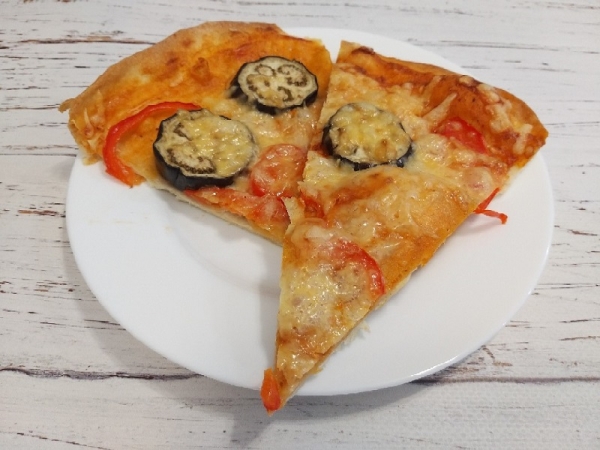 Постная пицца с баклажанами