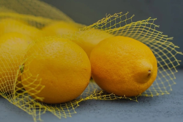 Больше пользы и универсальность: почему лимоны лучше замораживать и как правильно это делать