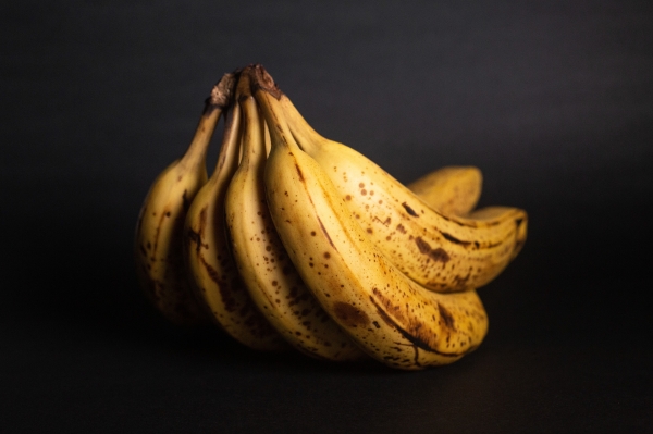 Почему чернеют бананы и как их сохранить свежими: трюки, которыми вы захотите воспользоваться
