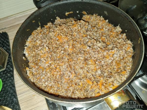 Рецепт: Гречневая каша с домашней тушенкой - Блюдо на скорую руку, но при этом вполне самодостаточное