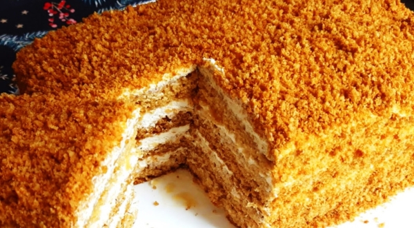 Вкусный торт за 15 минут. Ленивый медовик без раскатки коржей: рецепт для тех, кто не любит заморачиваться