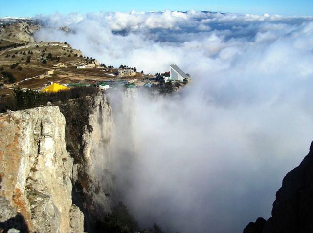 Ай-Петри в облаках. Крымские горы