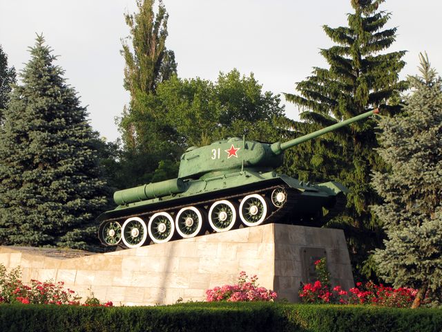 Т-34 - памятник танкистам в гроде Армянске