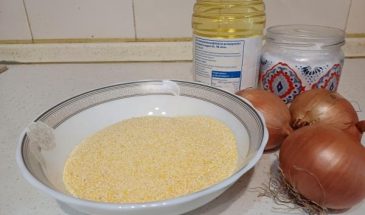 Рецепт: Каша из кукурузной крупы — С жареным луком.