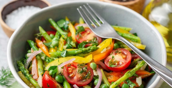 Весенний салат из спаржи с рецептом эксклюзивного соуса