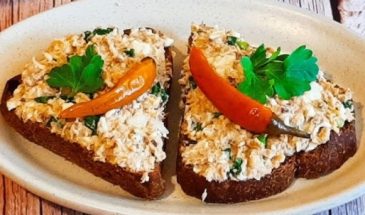 Всего три ингредиента: рецепт рыбной намазки для тостов и бутербродов