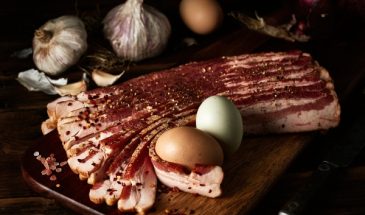 Закуска, перед которой никто не устоит: готовим невероятно нежное сало с чесноком