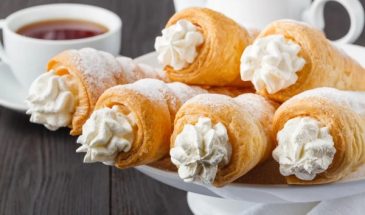 Самый вкусный десерт детства: проверенный рецепт идеальных трубочек с кремом