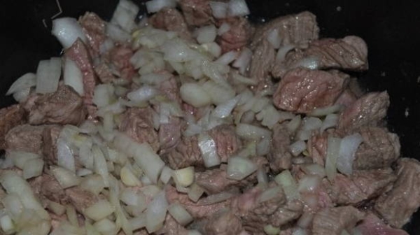 Азу из говядины с солеными огурцами по-татарски