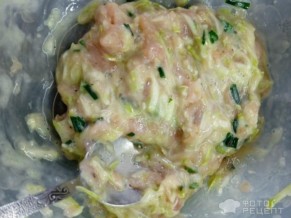 Рецепт: Закусочные маффины - С кабачком и куриным филе