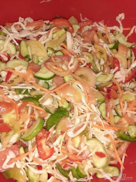 Рецепт: Салат из зеленых и бурых помидор - По домашнему