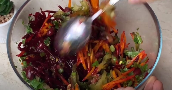 Съедят за 2 минуты. Новый салат из свеклы на каждый день: всего 4 основных ингредиента
