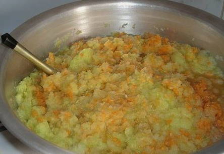 Кабачковая икра с помидорами на зиму