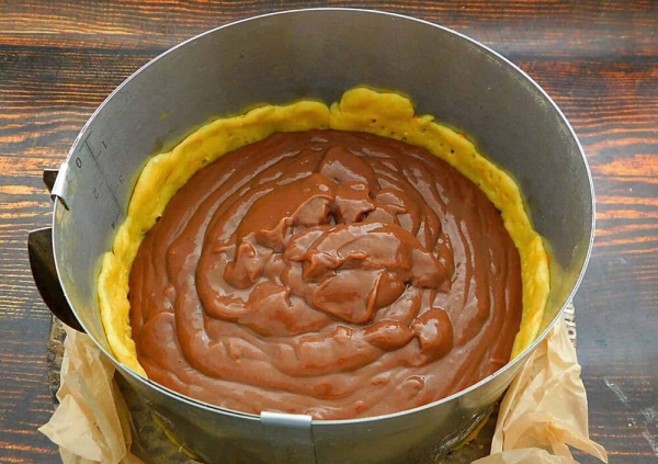 Тертый пирог с шоколадной начинкой