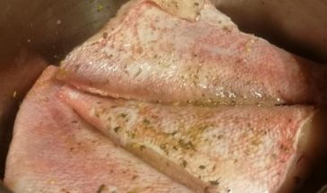 Рецепт: Морской окунь с овощами — запечённый в духовке