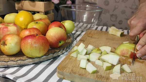 Рецепт: Яблочный пирог с меренгой - и лепестками арахиса