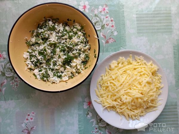 Рецепт: Хачапури по-мегрельски - с брынзой, сулугуни и кинзой