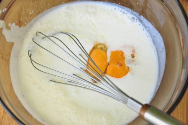 Гренки с яйцом и молоком на сковороде