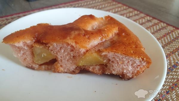 Рецепт: Пирог из киселя — Шарлотка из сухого киселя с карамельными яблоками