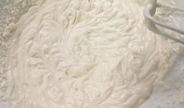 Рецепт: Крем из творожного сыра — Со сливками и сахарной пудрой