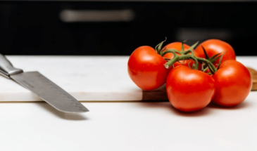 Вкусная заготовка на зиму: рецепт салат из помидоров