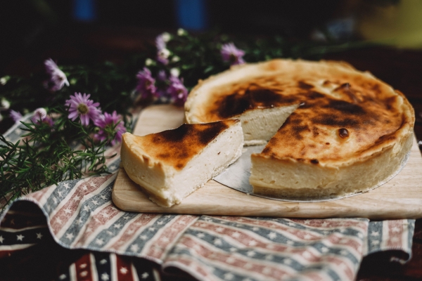 Можно готовить хоть каждый день: рецепт классической творожной запеканки с изюмом