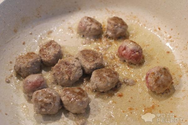Рецепт: Суп с фрикадельками и шпинатом - с перепелиным яйцом