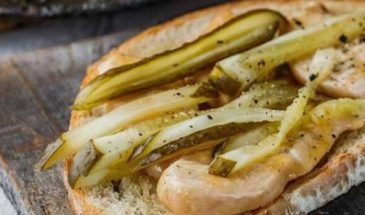 Изысканно и вкусно: рецепт бутербродов с курицей и соусом на завтрак