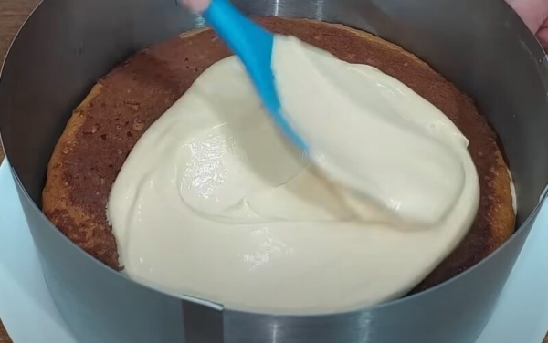 Уже 30 лет пеку по этому рецепту. Знаменитый торт «Медовик» за 20 минут